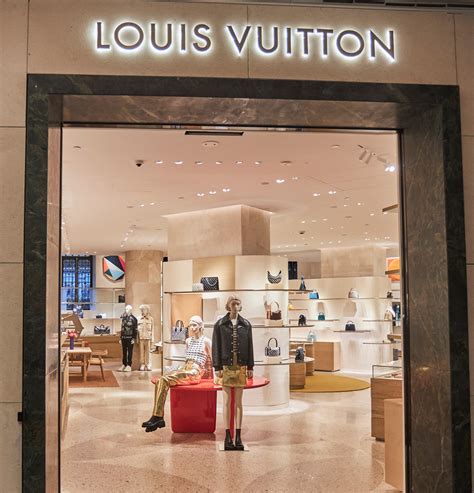 Productos de Louis Vuitton en las tiendas de El Corte .